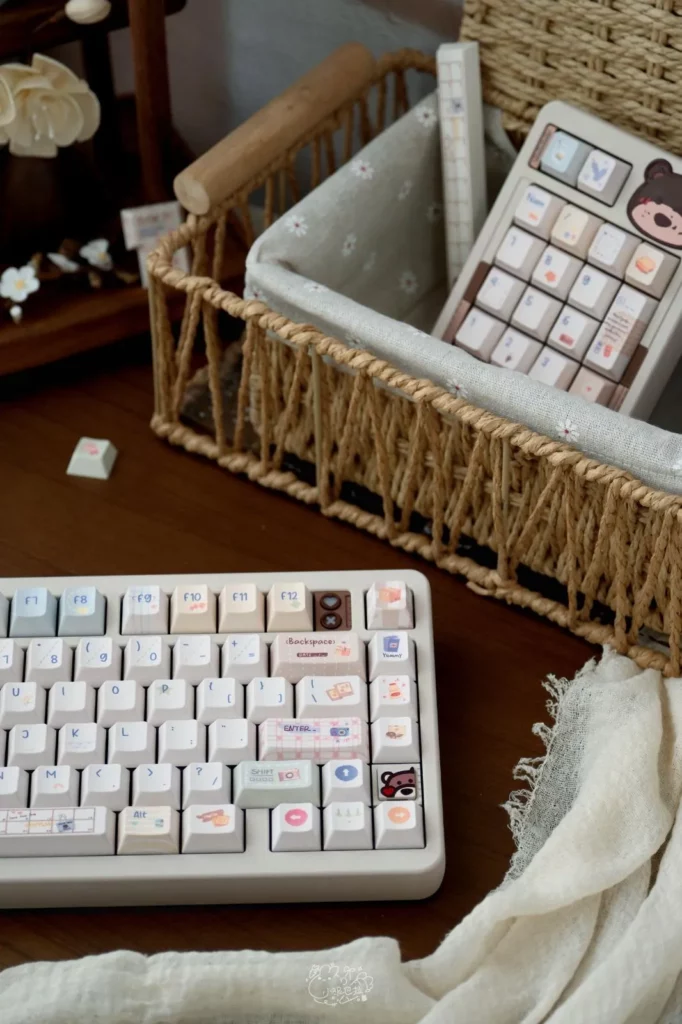 notebook-themed-oem-keycap-set-front2