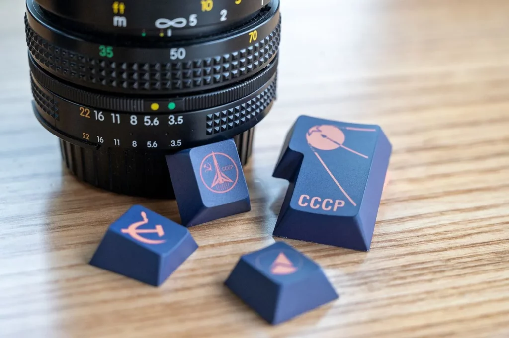 space-age-keycap-set-front3
