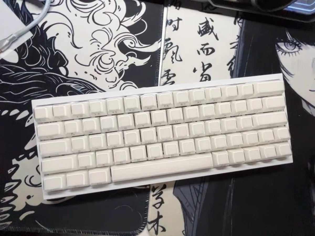 white-crystal-jelly-oem-minimal-keycapset-cover