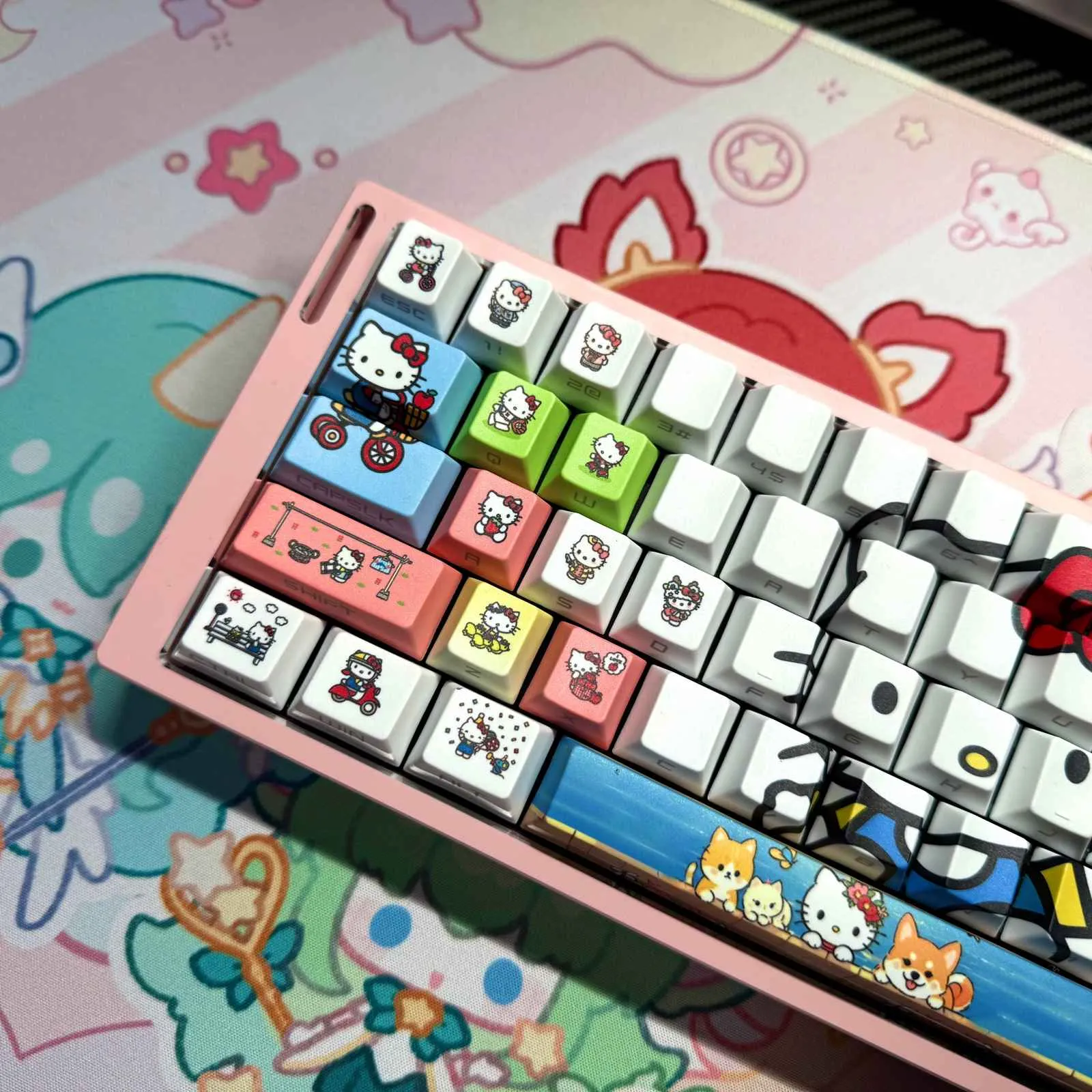 hello-kitty-pets-oem-keycap-set-left