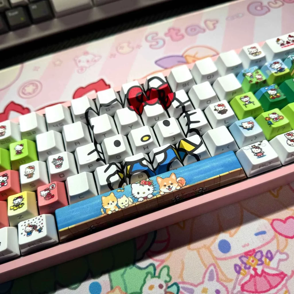 hello-kitty-pets-oem-keycap-set-middle
