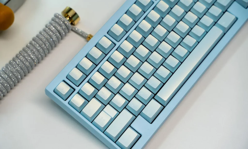 iridescent-pearl-oem-minimal-keycap-set-bluesupplement