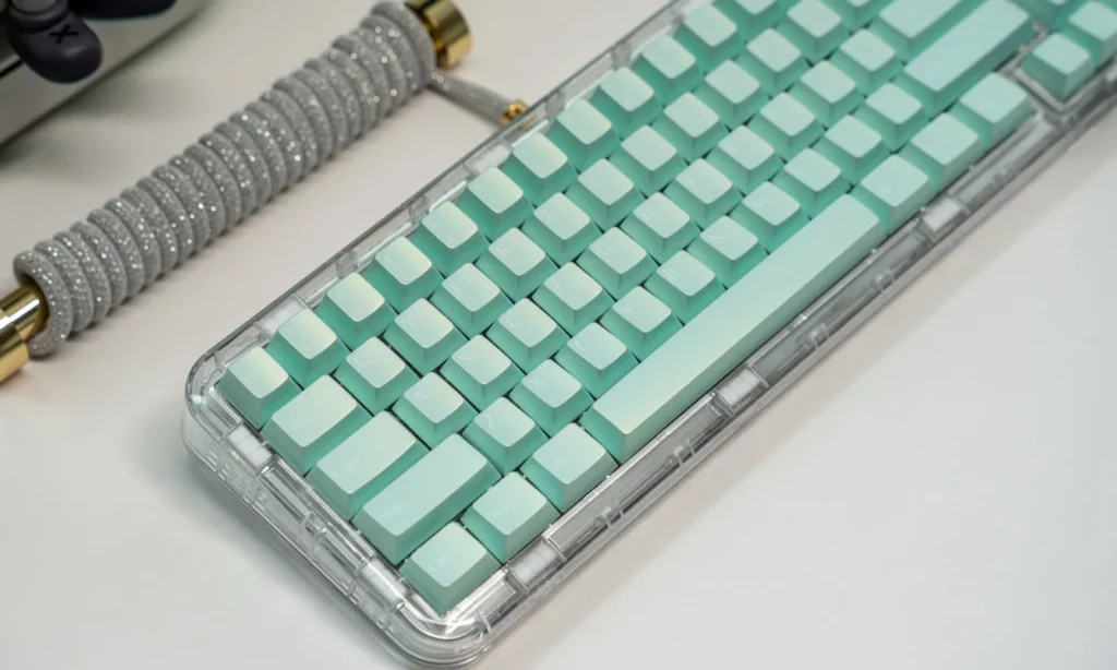 iridescent-pearl-oem-minimal-keycap-set-greensupplement