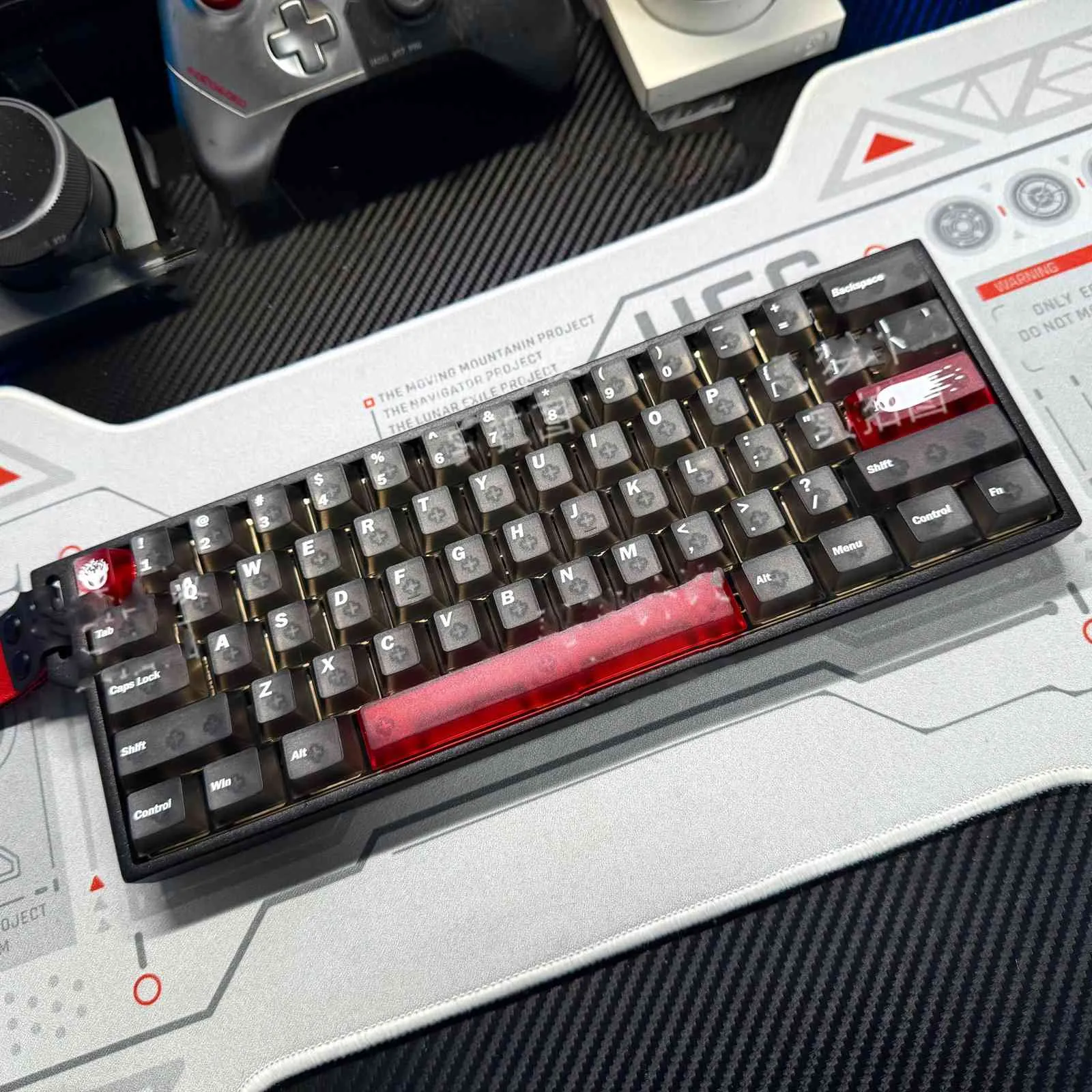 lava-mist-transparent-keycap-set-black2