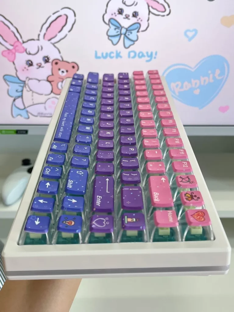 lovestruck-keycap-set-side