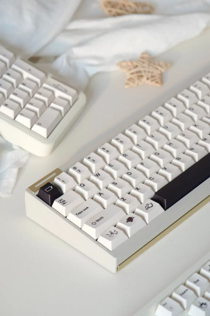 low-battery-oem-keycap-set-side