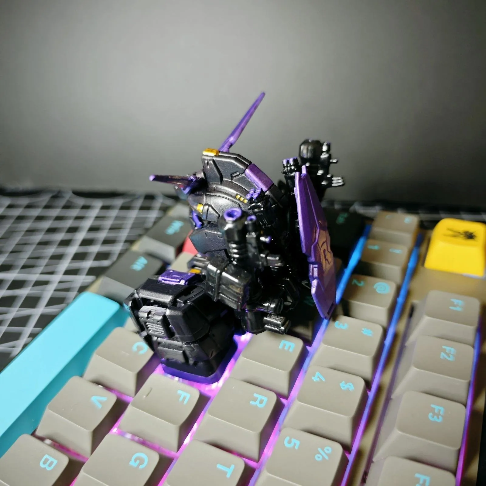 mobilesuitgundam-rx-2-unicorn-gundam-keycaps-side2
