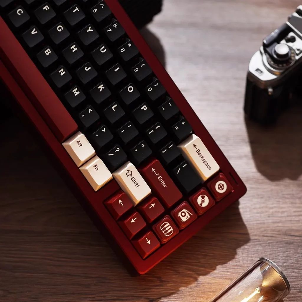retro-rome-oem-keycap-set-side2