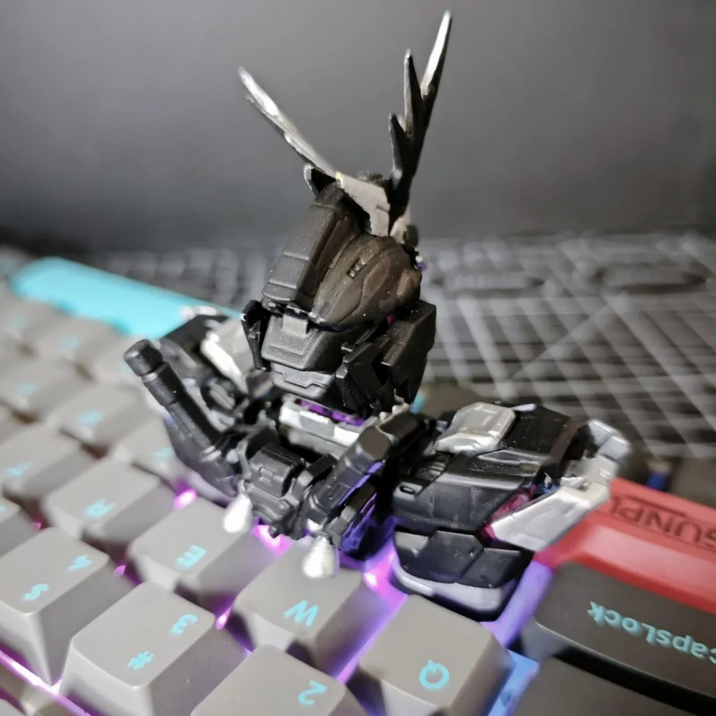 rx0-unicorn-gundam-03-phenex-keycaps-side
