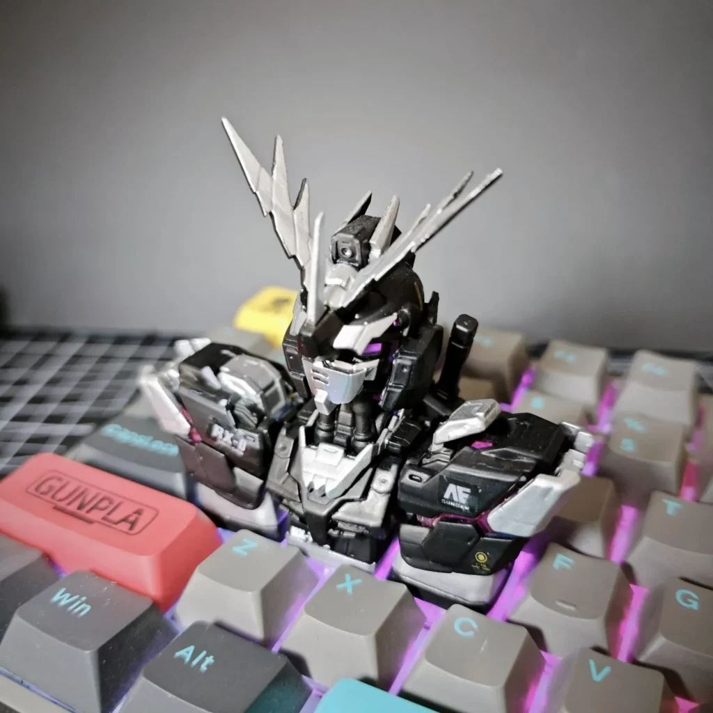 rx0-unicorn-gundam-03-phenex-keycaps-side3