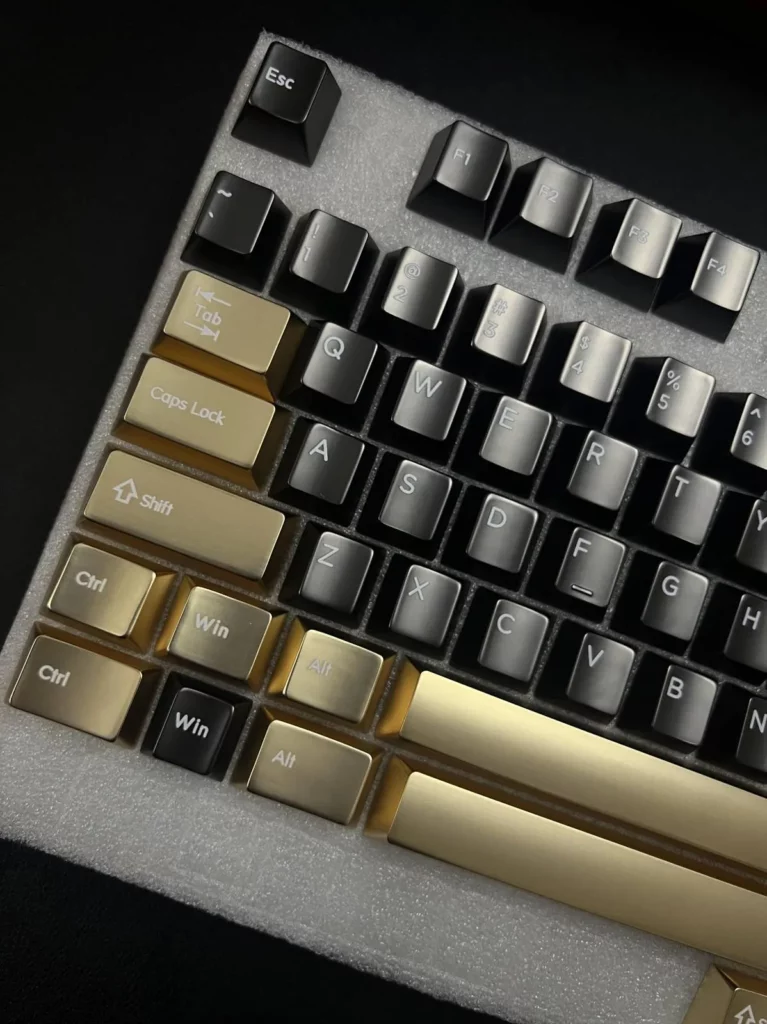 simple-metallic-keycap-set-blackgold