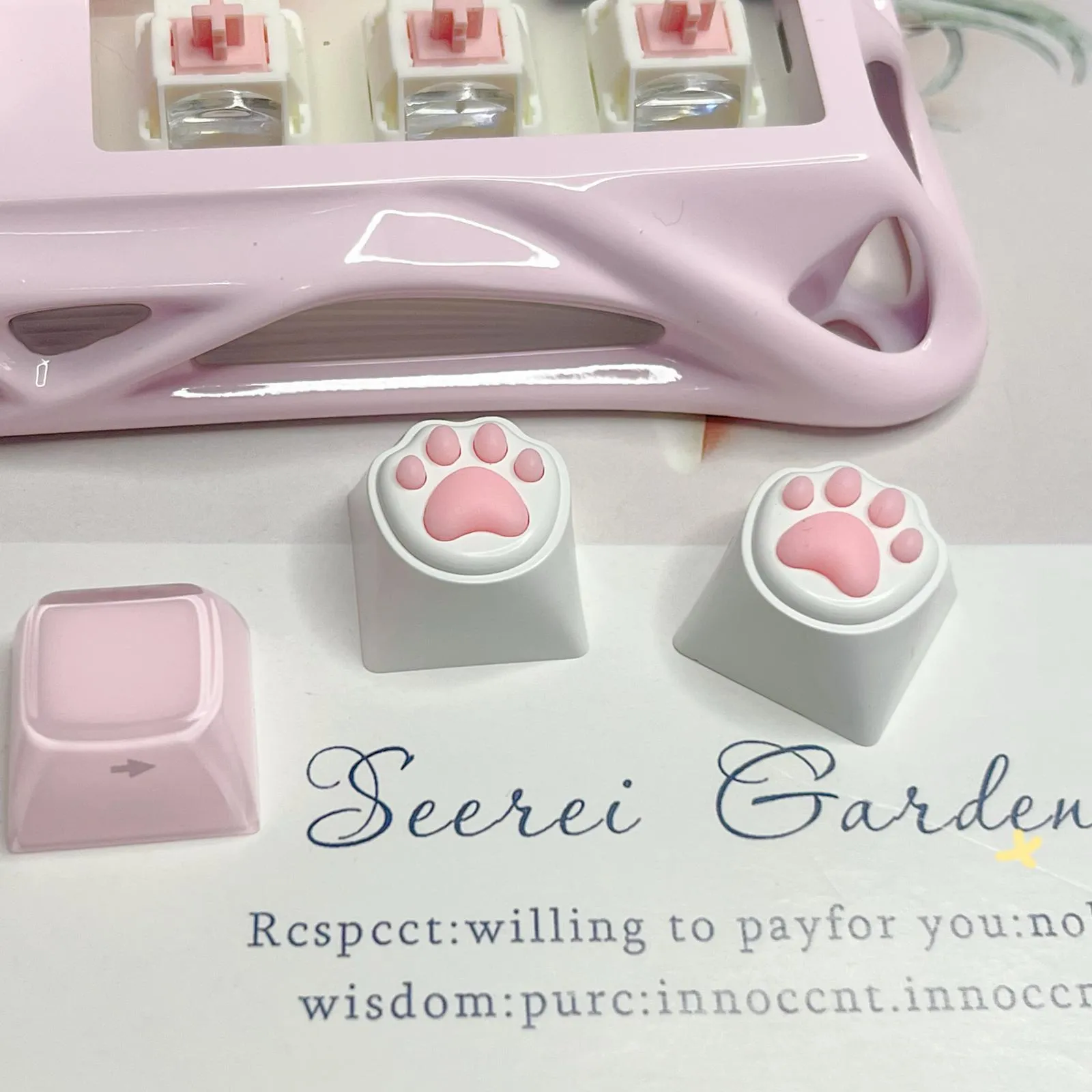 adorable-cat-paw-keycaps-front2