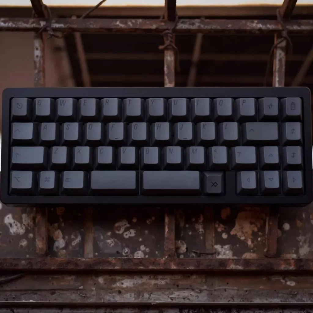 black-engraving-oem-minimal-keycap-set-front