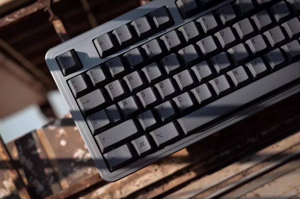 black-engraving-oem-minimal-keycap-set-side4