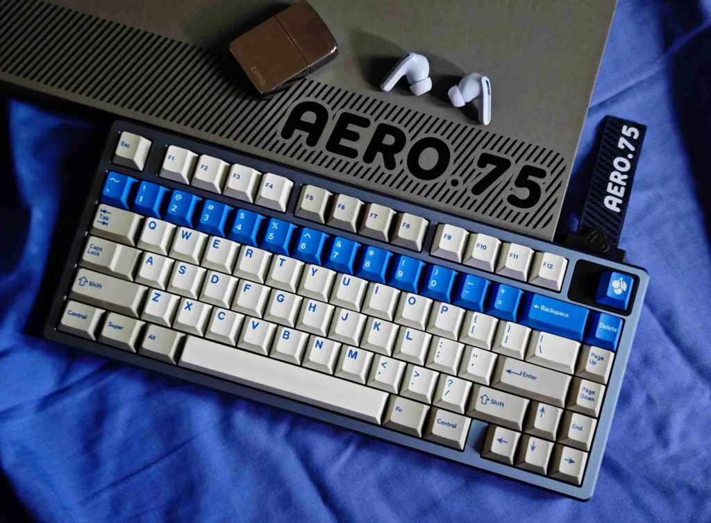 blue-alert-themed-oem-keycap-set-cover