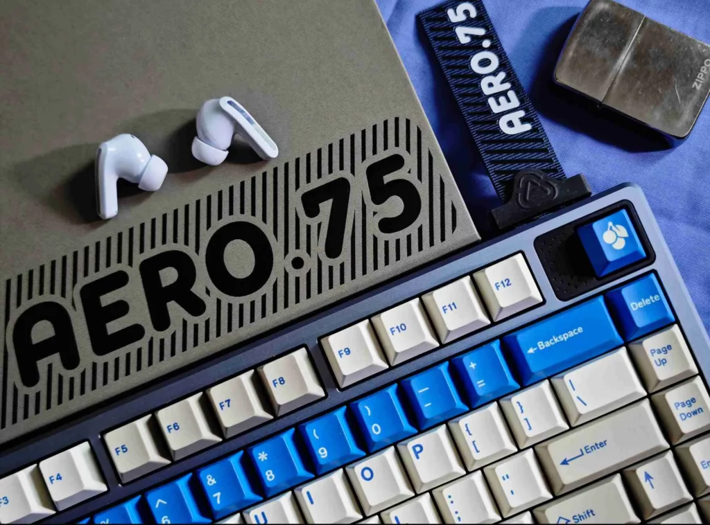 blue-alert-themed-oem-keycap-set-front