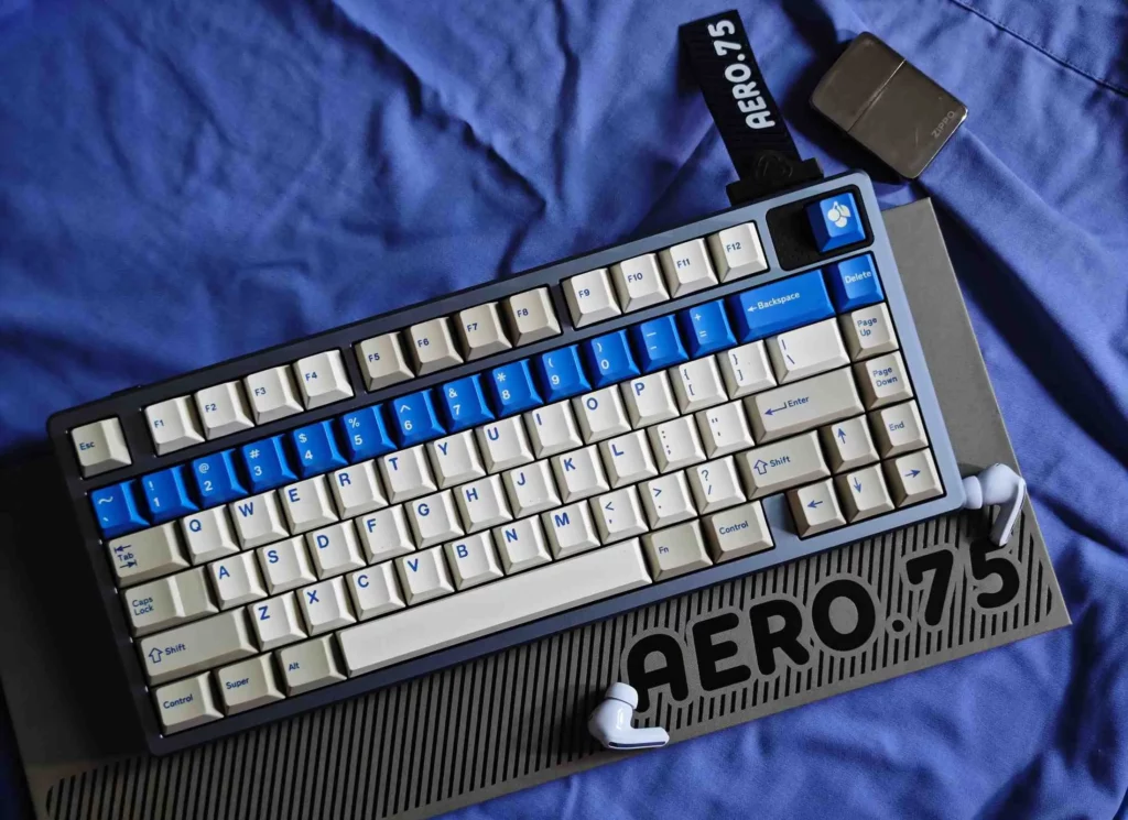 blue-alert-themed-oem-keycap-set-front2
