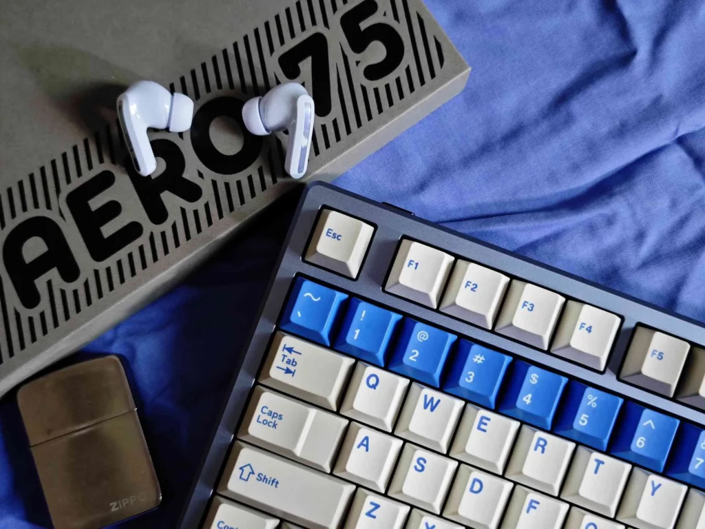 blue-alert-themed-oem-keycap-set-front3