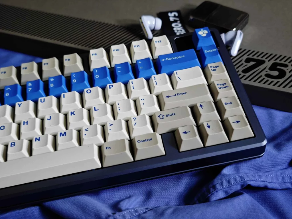 blue-alert-themed-oem-keycap-set-front4