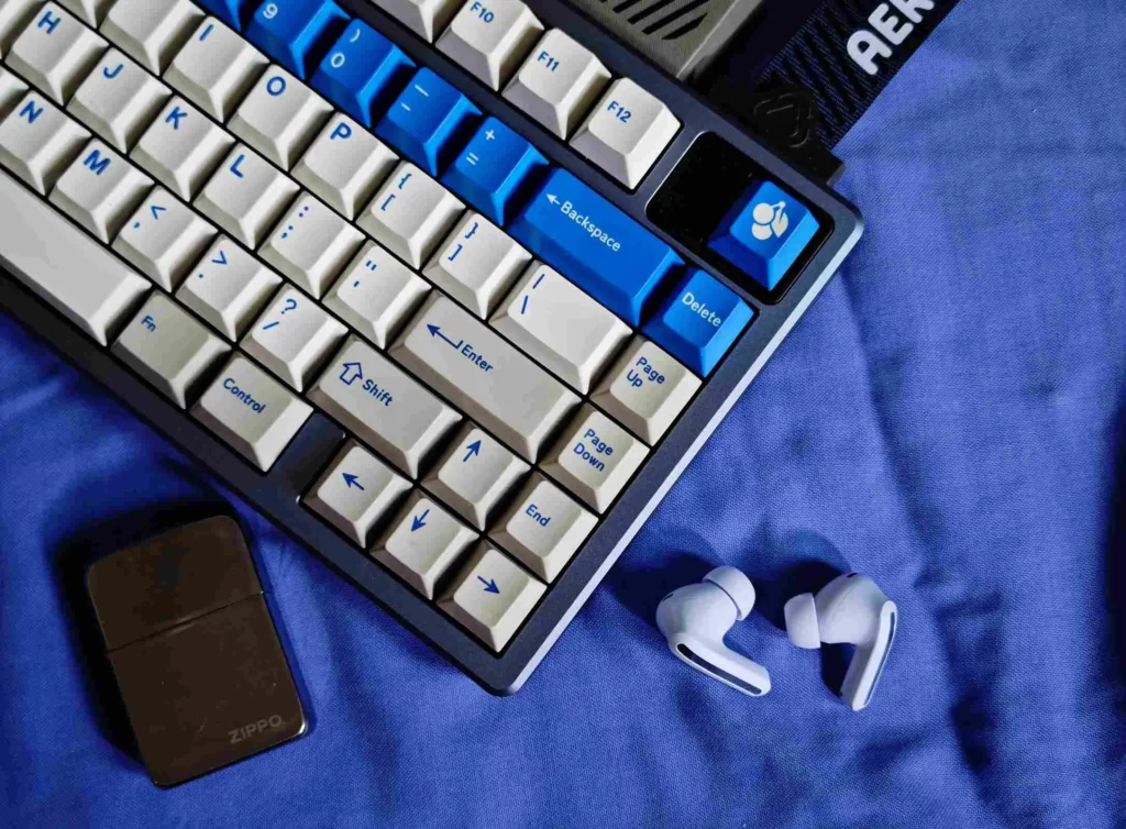 blue-alert-themed-oem-keycap-set-side2