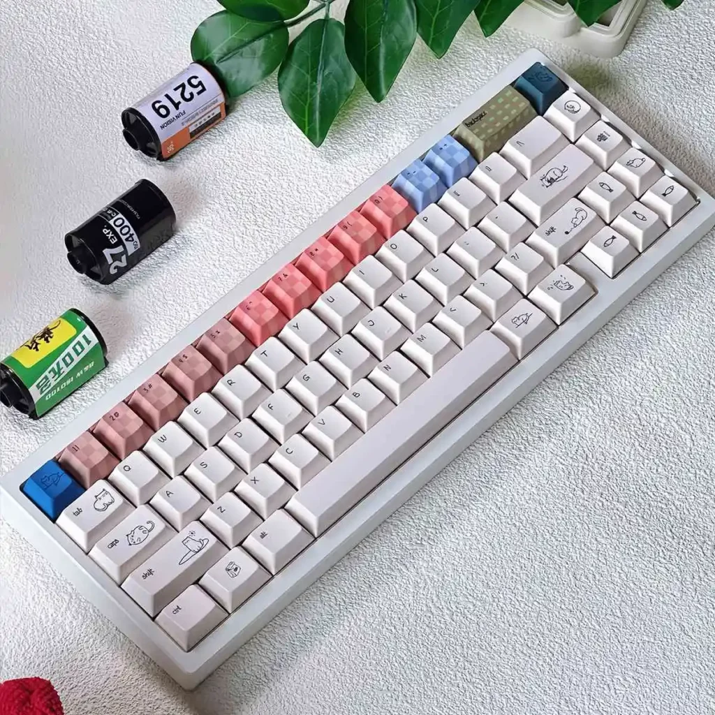 little-kitten-oem-keycap-set-side3