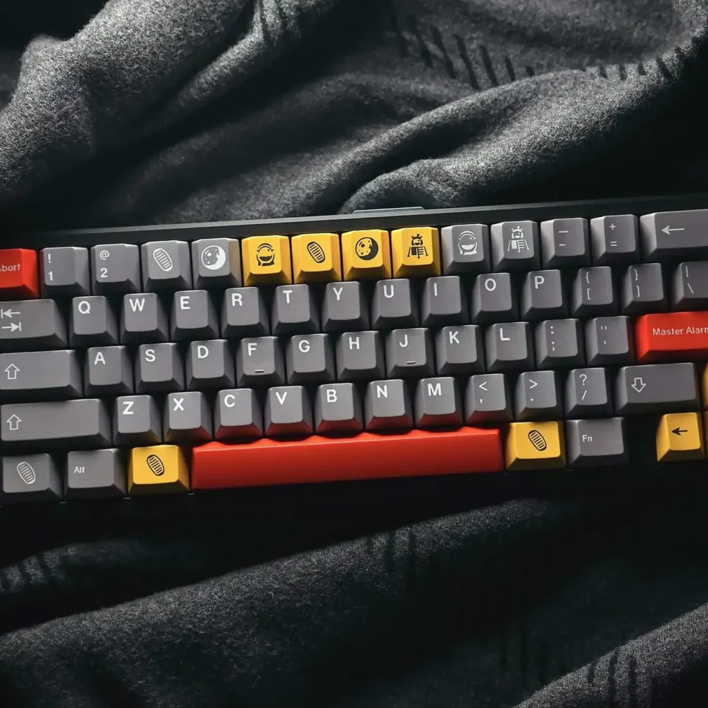 lunar-themed-oem-keycap-set-front2