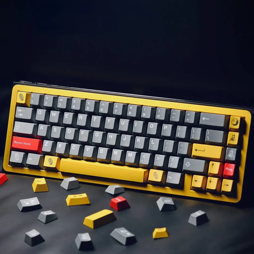 lunar-themed-oem-keycap-set-front4