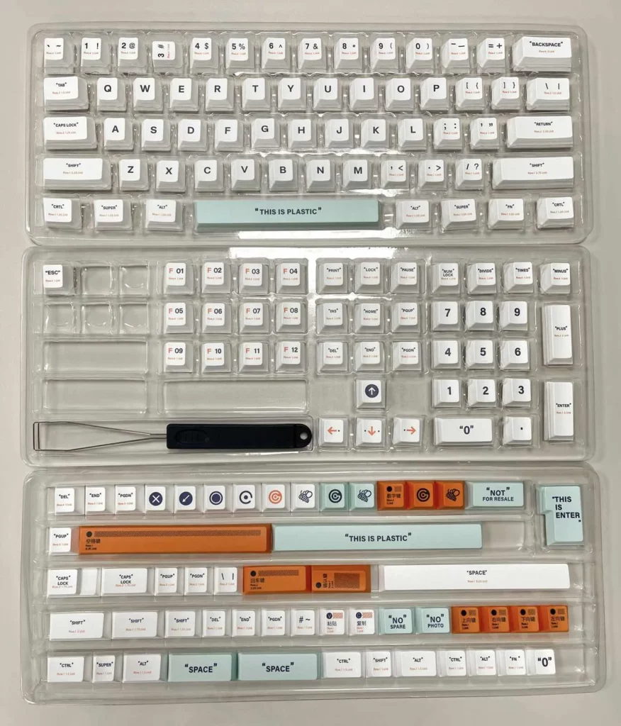 plastic-themed-keycap-set-box