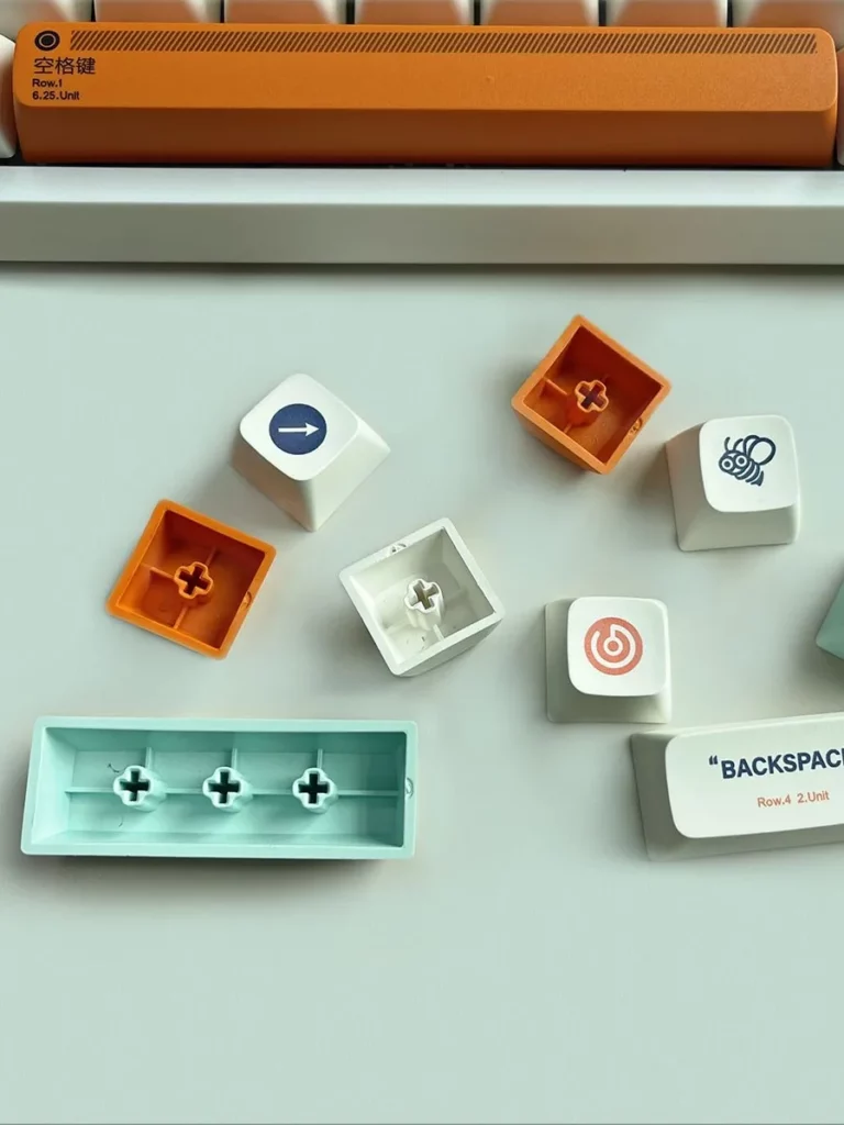 plastic-themed-keycap-set-front2