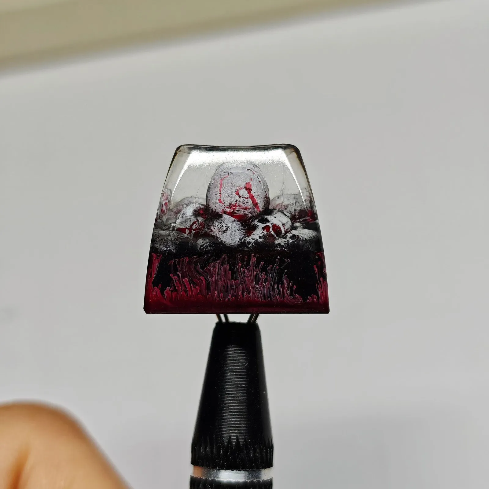 punk-dark-series-skull-transparent-keycap-front