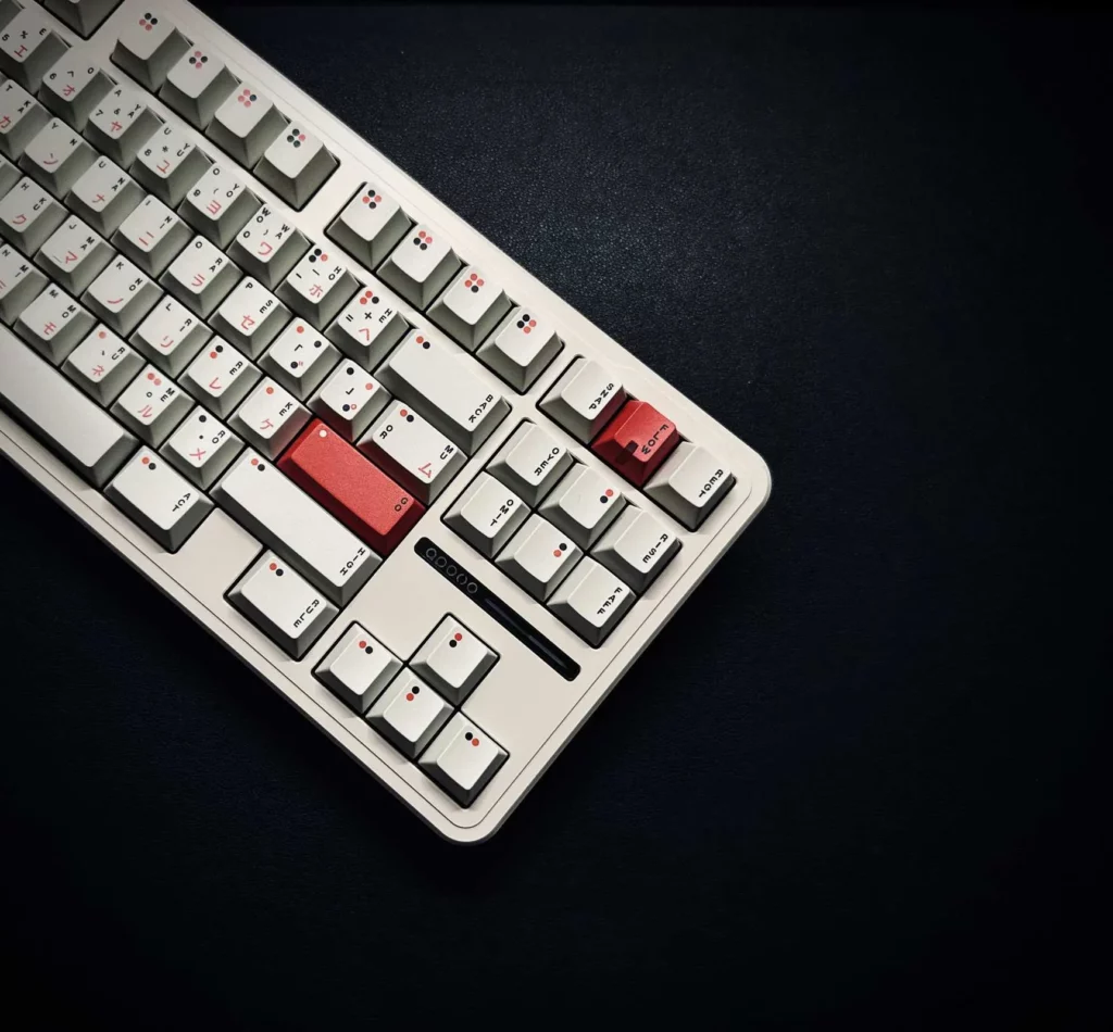 red-grey-themed-oem-keycap-set-side4