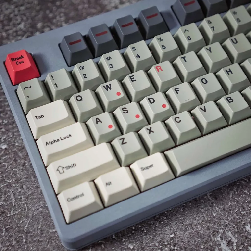 red-light-themed-oem-keycap-set-front