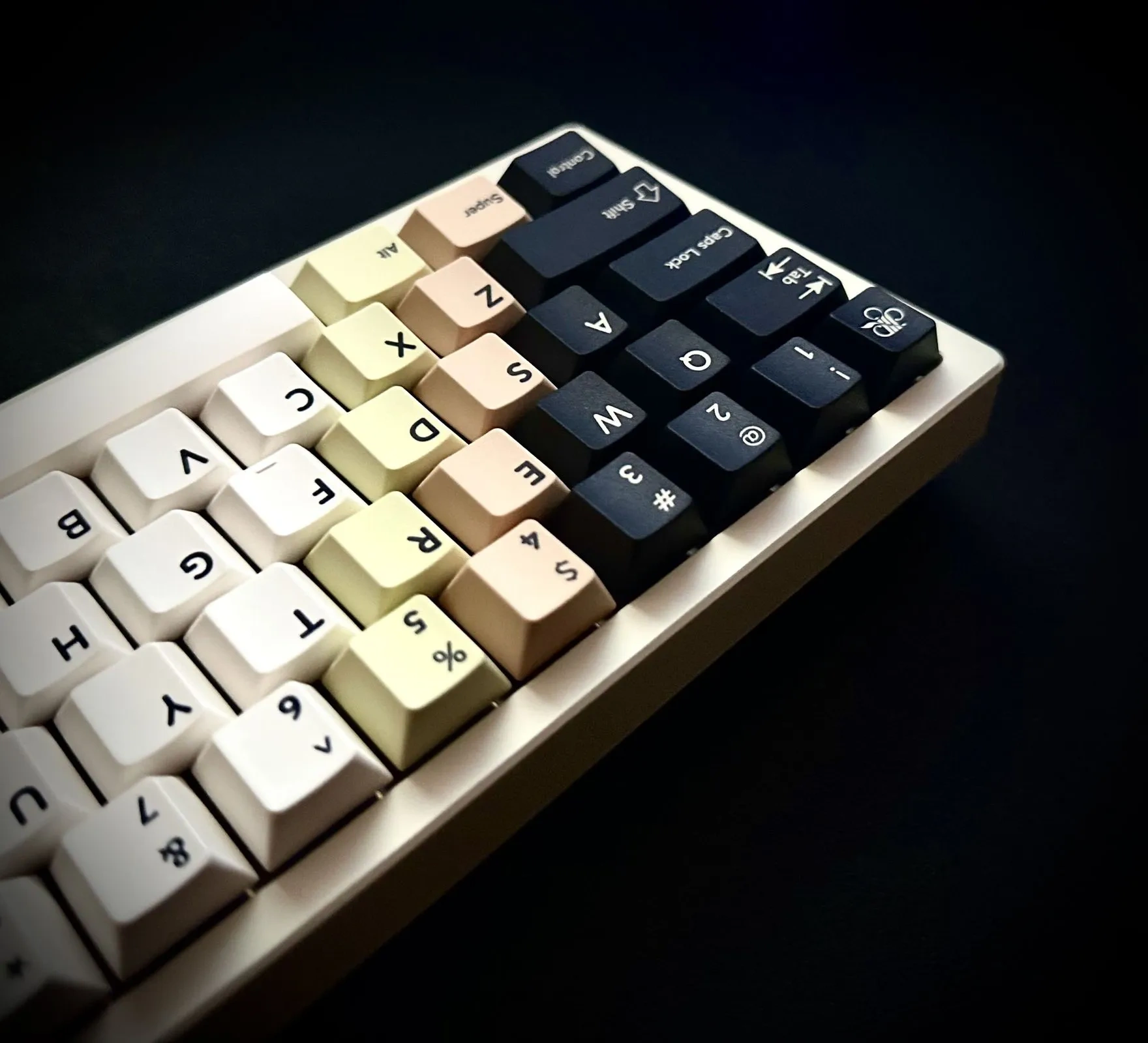 relic-themed-oem-keycap-set-side