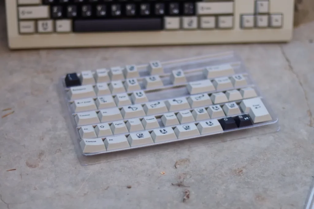 rubber-hose-style-oem-minimal-keycapset-front