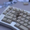 rubber-hose-style-oem-minimal-keycapset-side