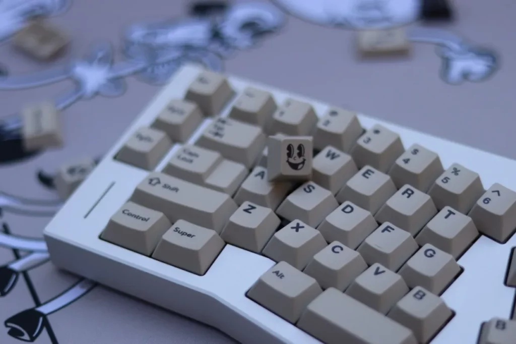 rubber-hose-style-oem-minimal-keycapset-side