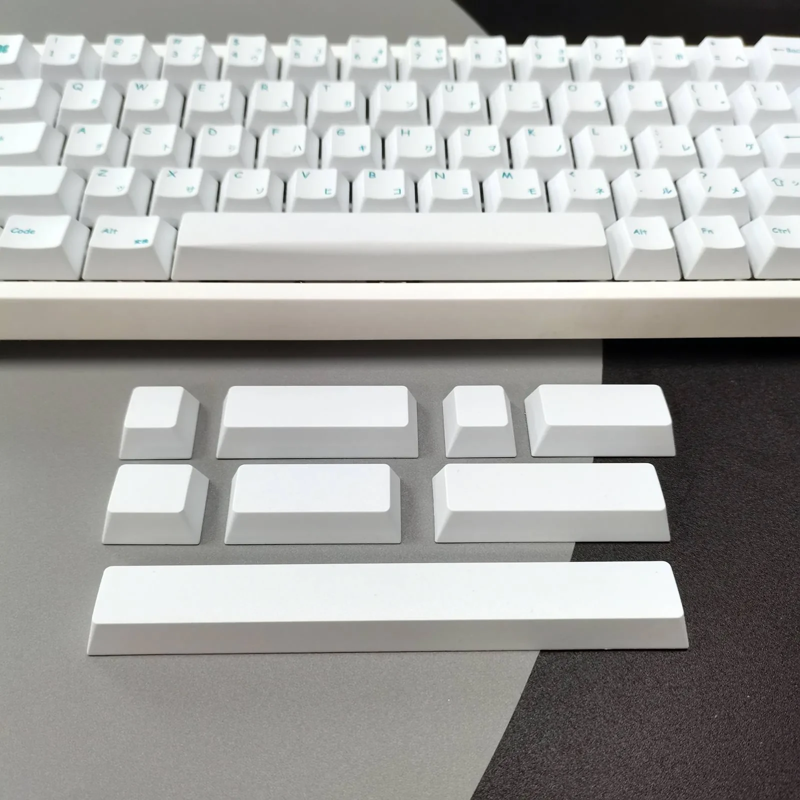 white-oem-minimal-keycap-set-front