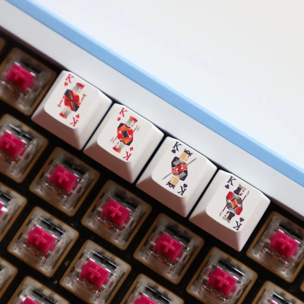 white-poker-card-king-keycaps-cover