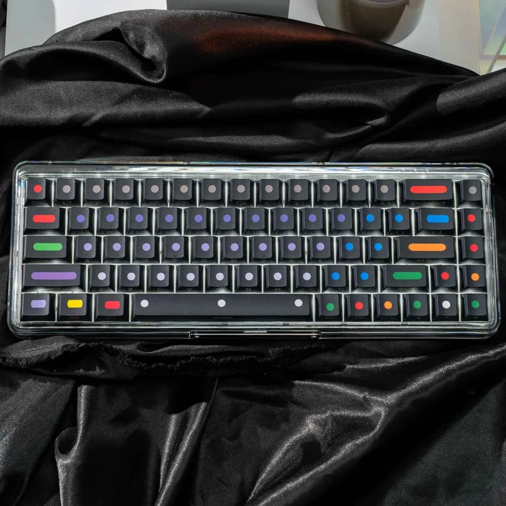black-with-dots-oem-keycap-set-cover