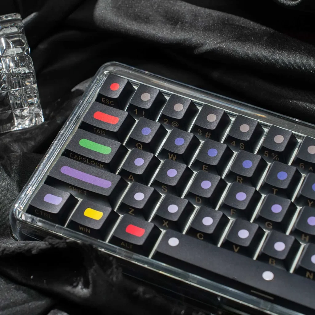 black-with-dots-oem-keycap-set-side