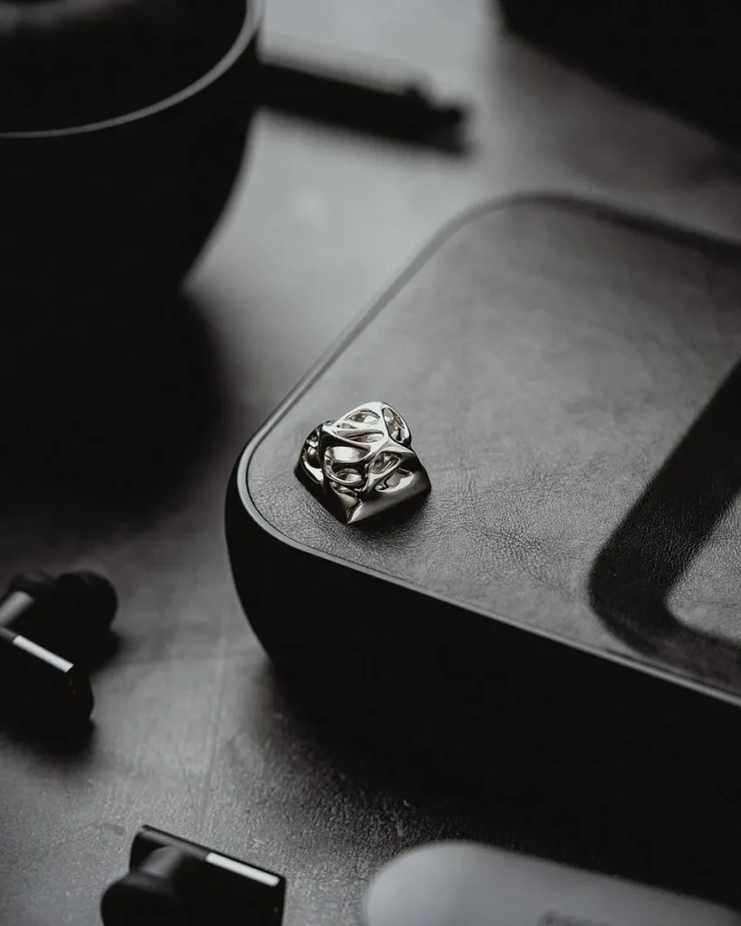 ellipsis-silver-keycaps-front2
