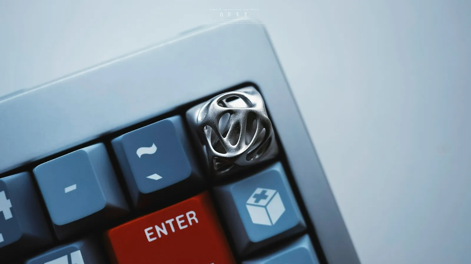 ellipsis-silver-keycaps-upfront2