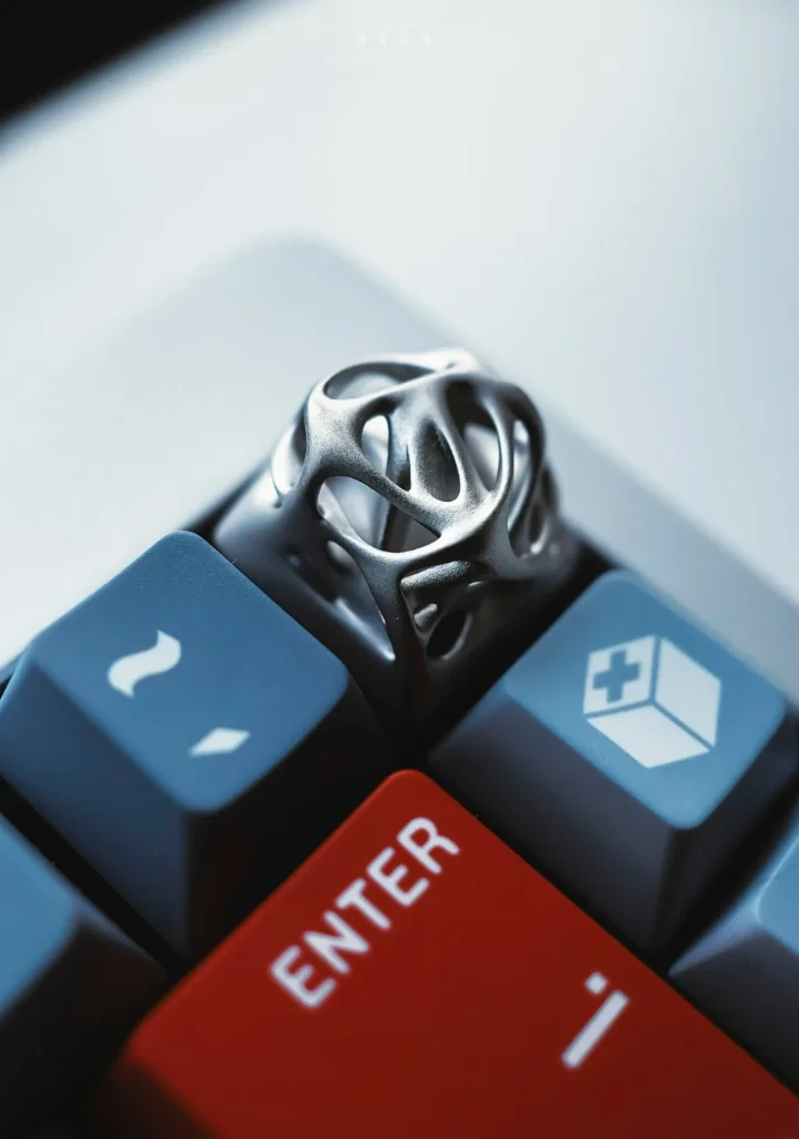 ellipsis-silver-keycaps-upfront3