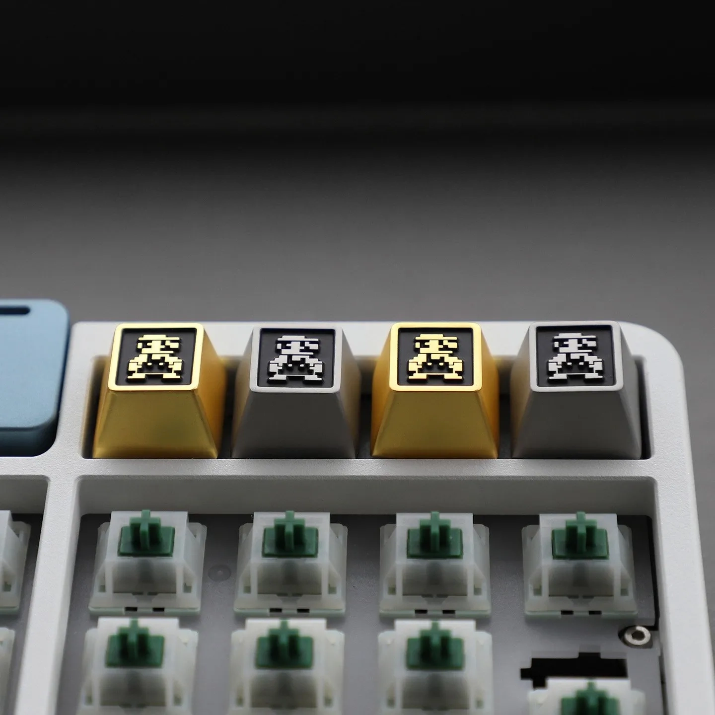 super-mario-mario-keycaps-front