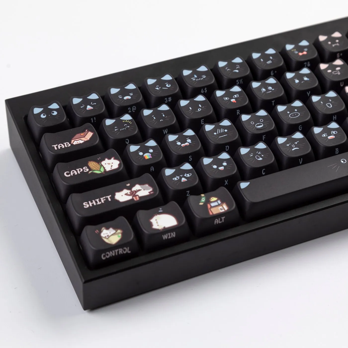 adorable-black-cat-mao-keycap-set-left