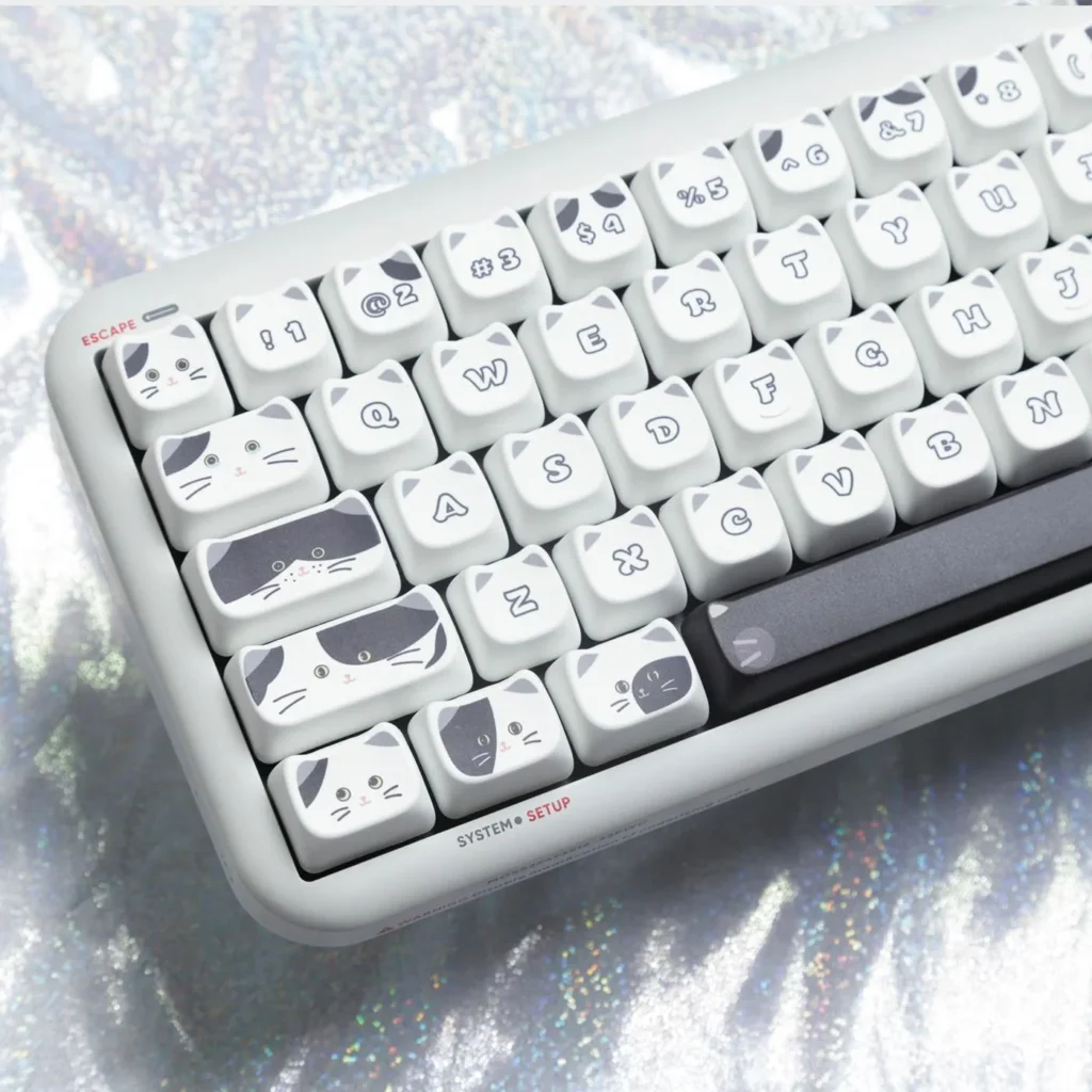 black-white-cat-mao-keycap-set-side