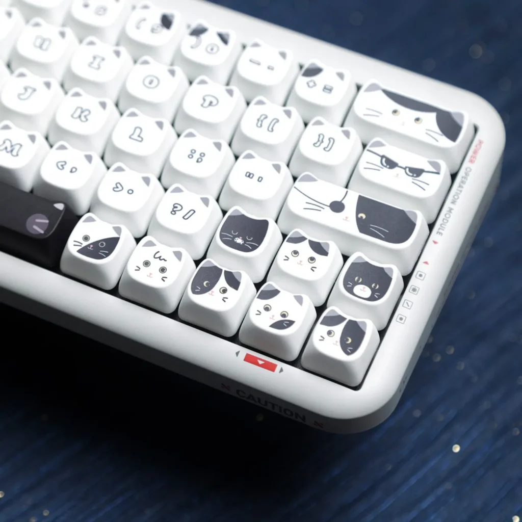 black-white-cat-mao-keycap-set-side2