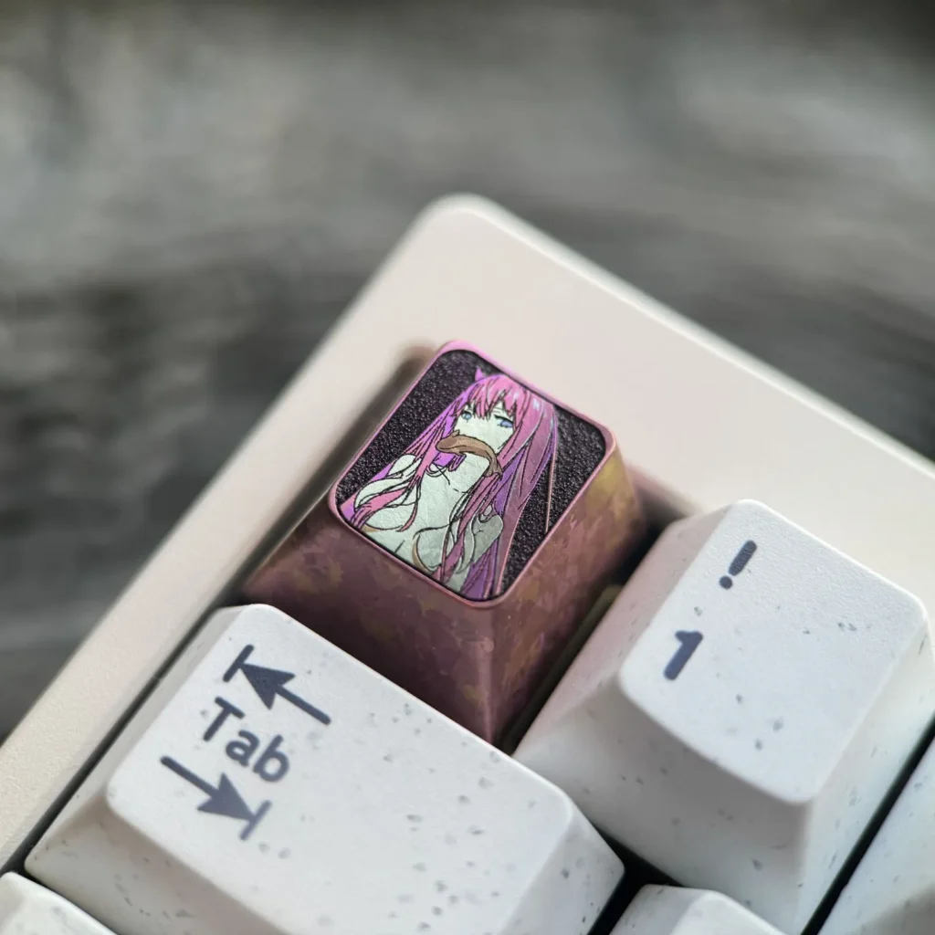 darlinginthefranxx-eating-fish-zero-two-keycap-side2
