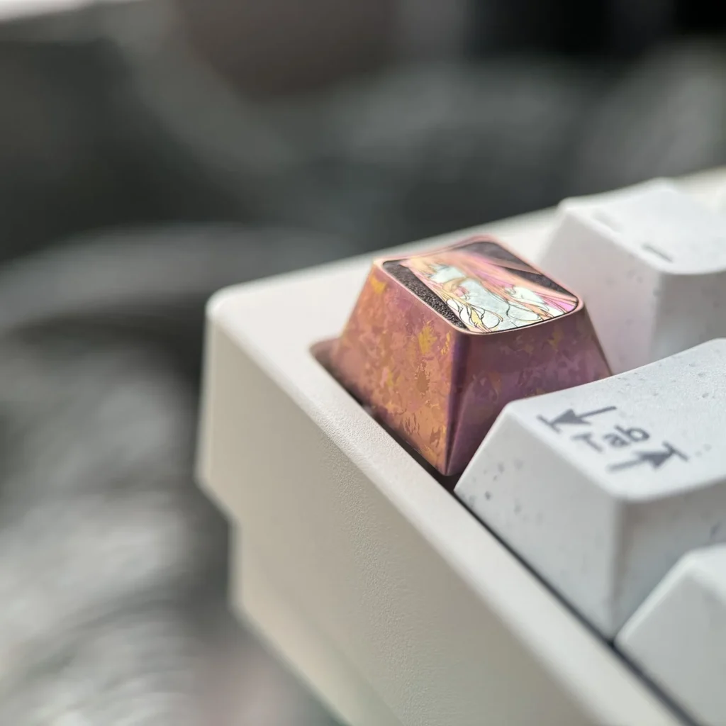 darlinginthefranxx-eating-fish-zero-two-keycap-side3