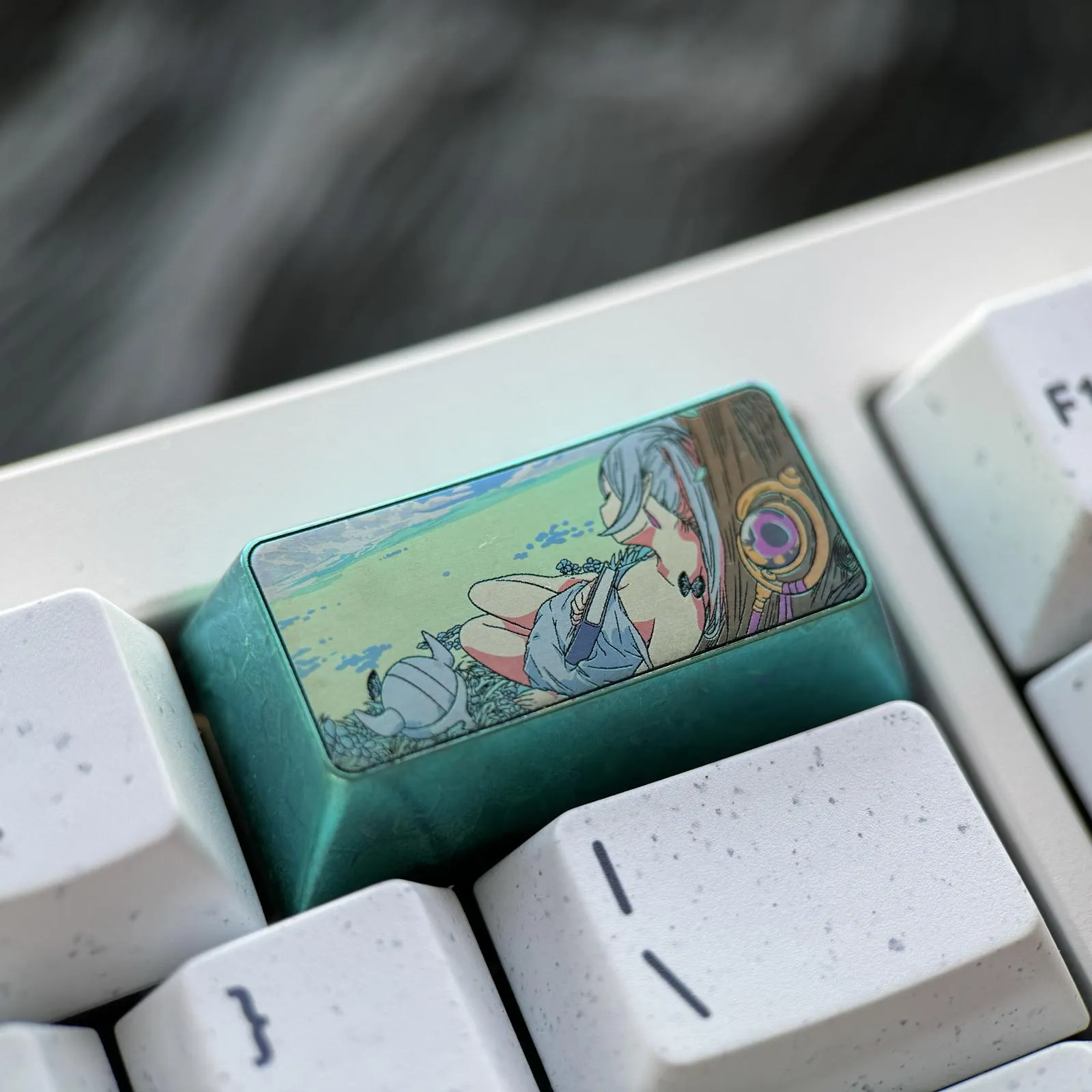frierenbeyond-journeys-end-frieren-backspacekey-keycaps-side